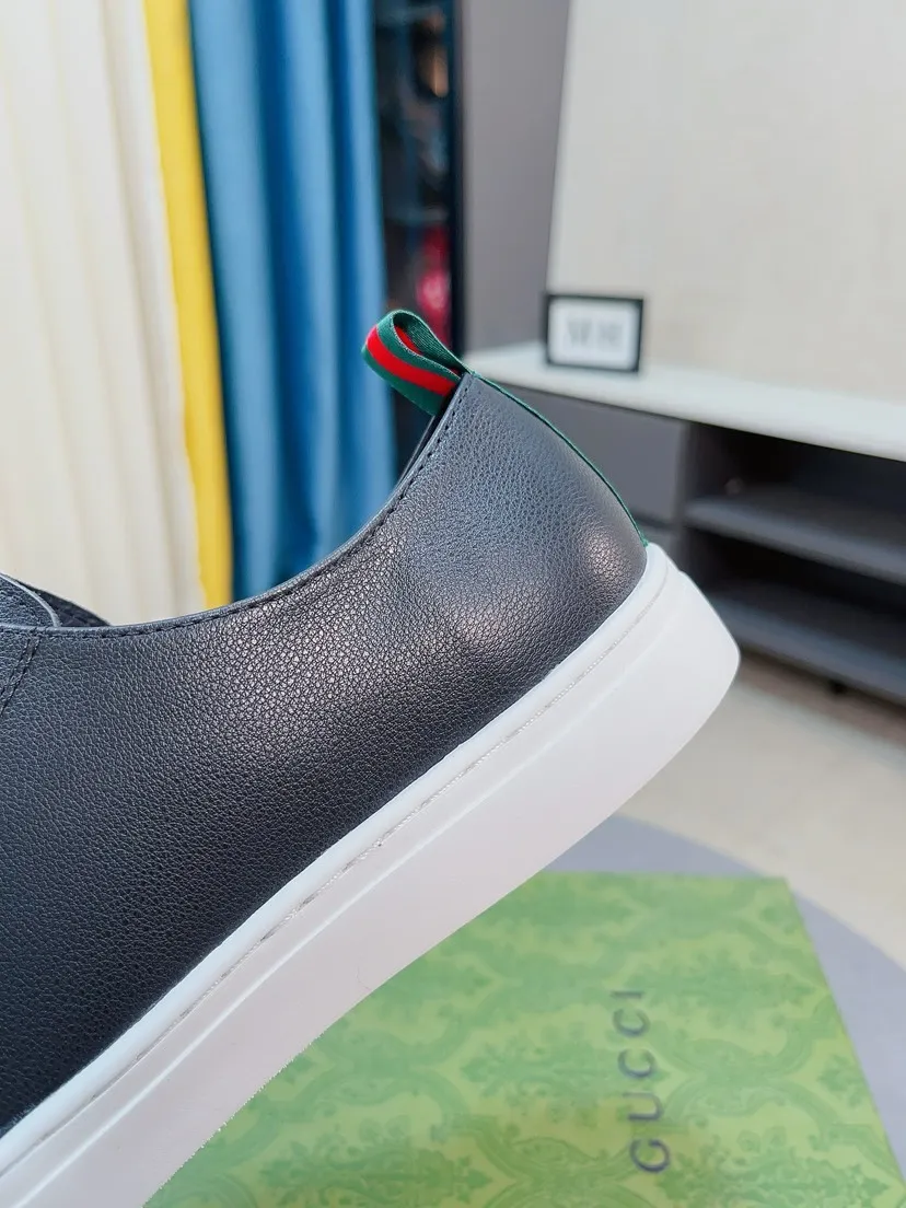 Men's shoes 💰440🌹🌹GUCCI [Gucci] New high-end brand of men's shoes, the latest fashionable casual men's shoes, trendy and versatile style, relaxed and sporty style, uppers imported from Italy, first-layer cowhide, genuine leather lining and ultra-fine workmanship. Original personalized fashionable rubber wear-resistant outsole, light and comfortable on the foot, size 38-44